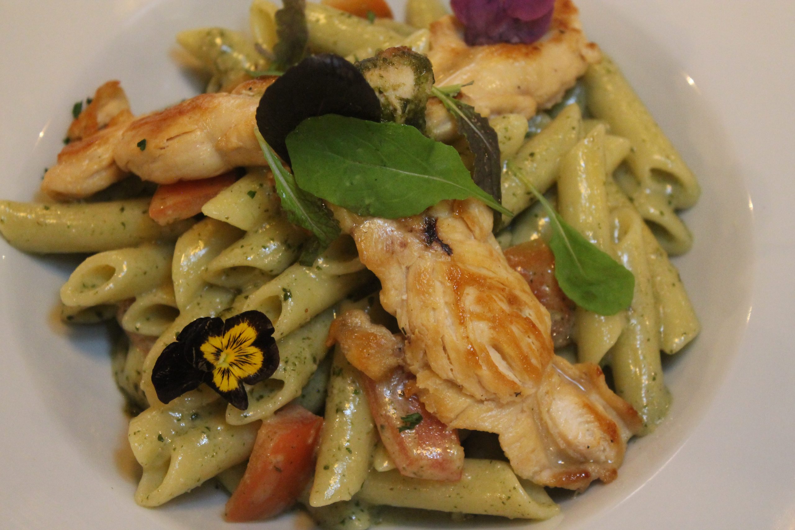 Pasta al Pesto y Pollo